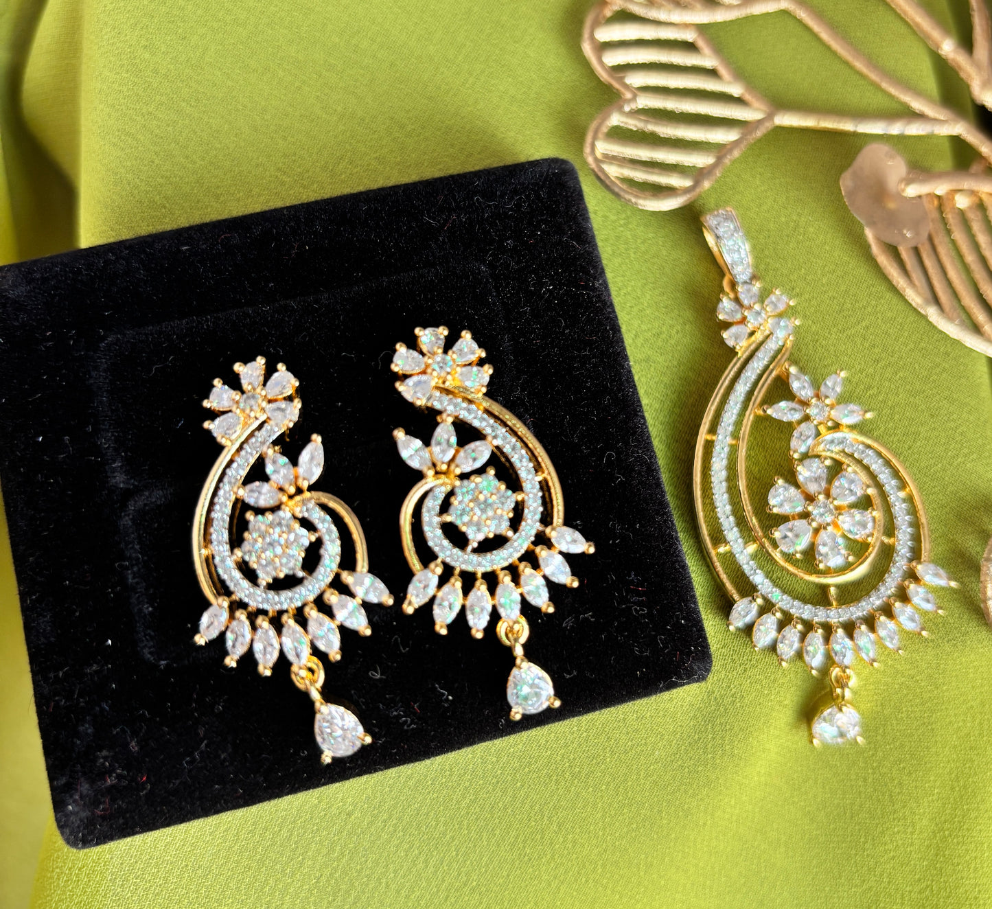 Mavsha American Diamond Pendant Set