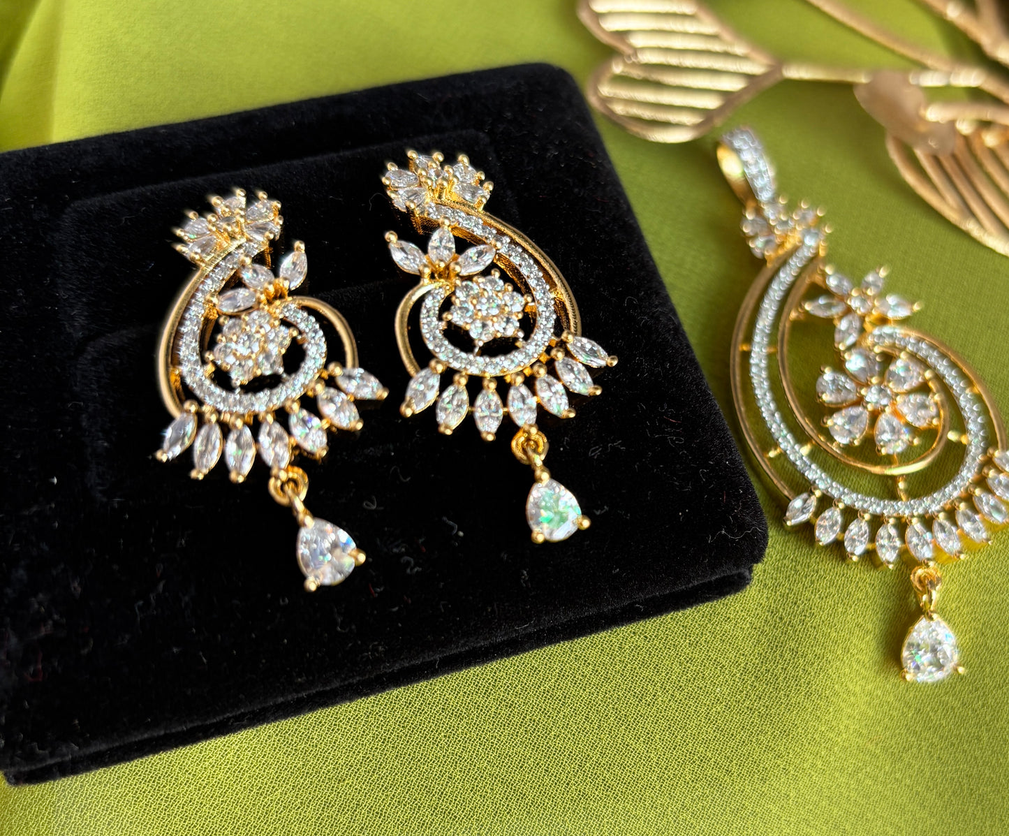 Mavsha American Diamond Pendant Set